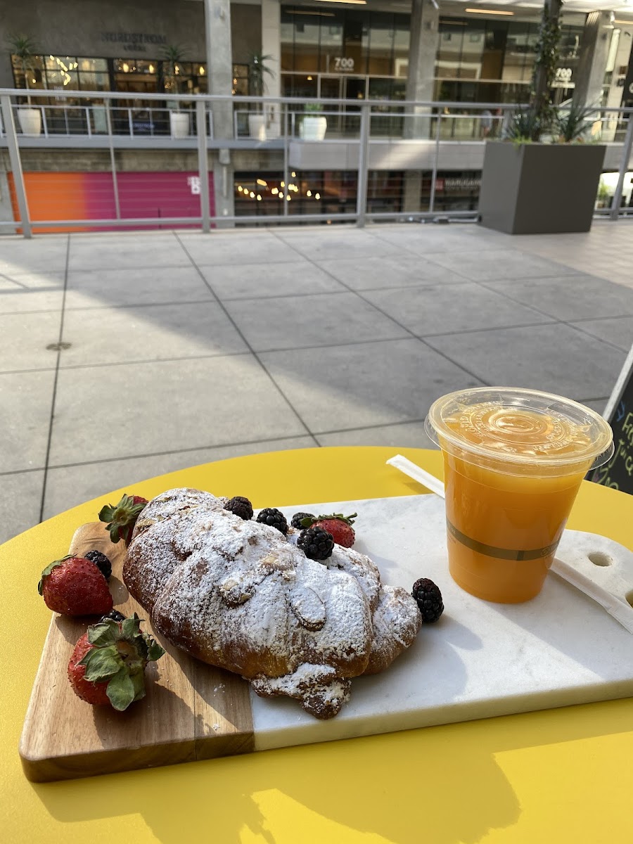 Cafe Balzac Photos 2